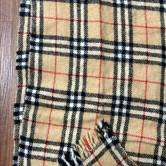 Burberrys Classic Beige Black Red Check Shetland Wool Scarf - Picture 5 of 5